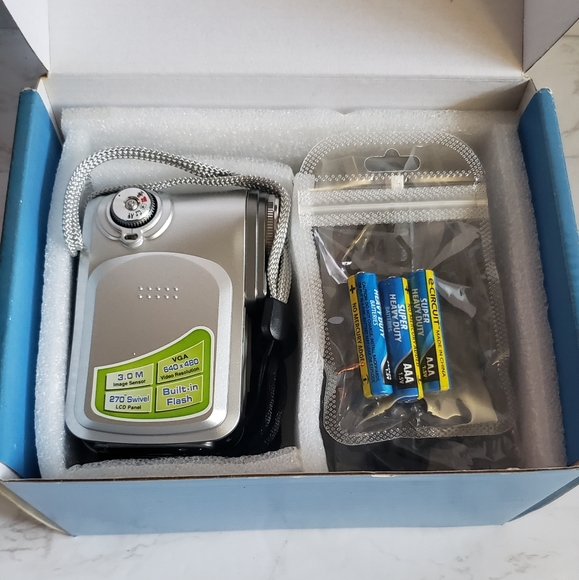 Digital Video Camera - Picture 3 of 12